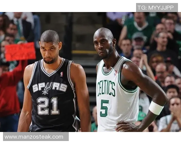 詹姆斯与姚明的篮球传奇对决与友谊之路探讨 詹姆斯与姚明的篮球传奇对决与友谊之路探讨