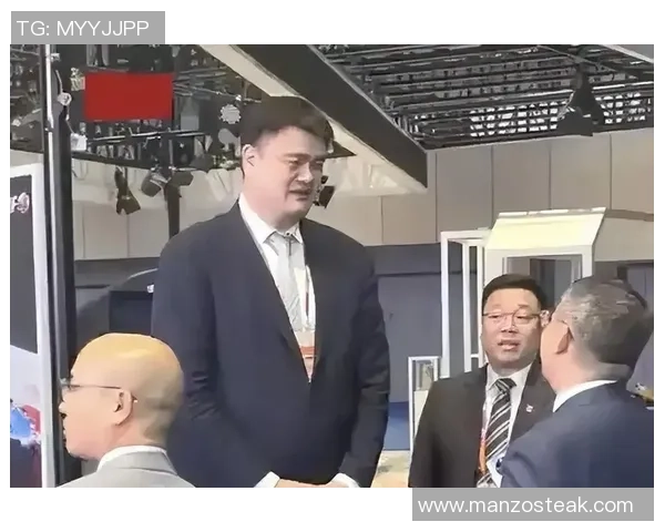 姚明在寺庙拜佛视频引发热议,球迷纷纷点赞其虔诚态度与精神追求