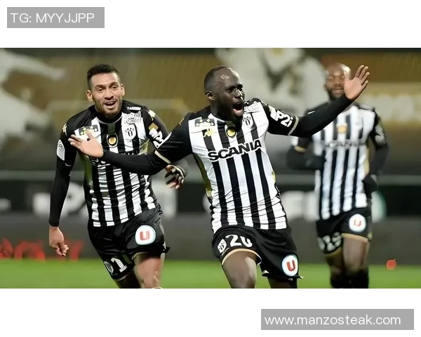 德甲精彩对决利物浦大胜巴黎圣日耳曼帽子戏法引爆全场战术分析