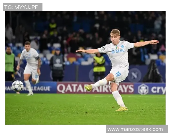 欧冠激战:那不勒斯与国米战成平局绝杀瞬间点燃全场热情 欧冠激战:那不勒斯与国米战成平局绝杀瞬间点燃全场热情