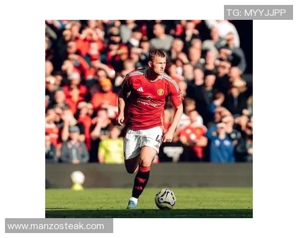 欧冠激战:AC米兰逆转曼联帽子戏法引发争议判罚全场沸腾 欧冠激战:AC米兰逆转曼联帽子戏法引发争议判罚全场沸腾