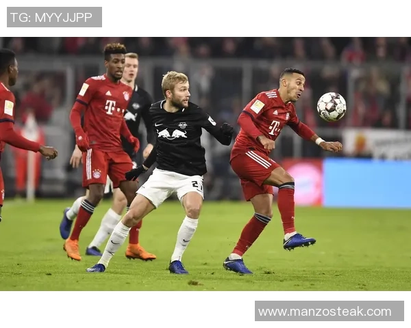 欧联杯激战拜仁与莱比锡零平补时进球瞬间点燃全场气氛