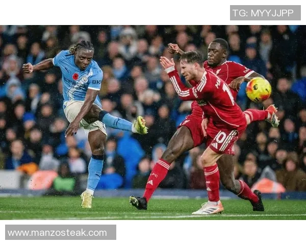 世界杯焦点战曼城与利物浦0比0平局帽子戏法瞬间引发全场热议