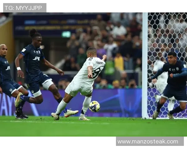 意甲惊天冷门曼联3-0战胜皇马上演帽子戏法引发全场狂欢